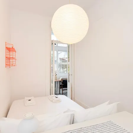 Liiiving In - Downtown Secret Terrace Apartment